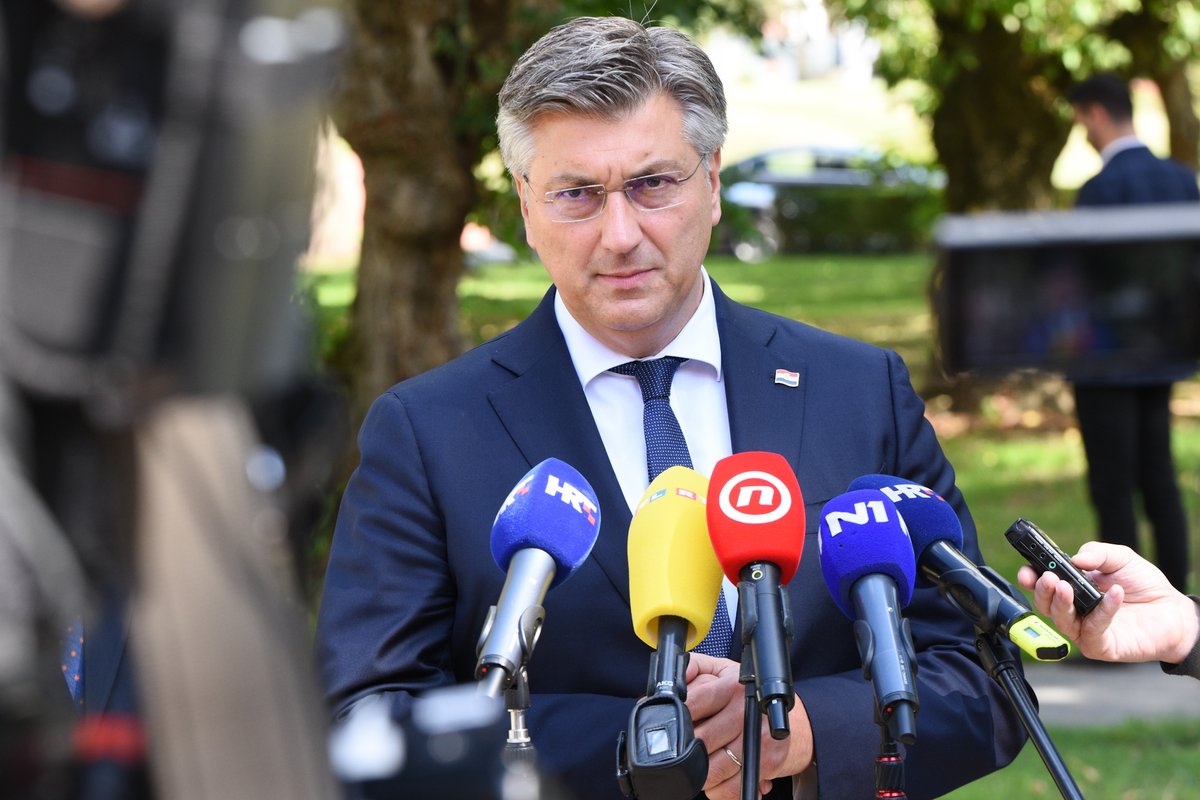 VladaRH's tweet photo. PVRH @AndrejPlenkovic: Cijela ova afera s INA-om ima kaznenopravnu, ali i upravljačku dimenziju. Ovako ne može dalje ― nemoguće je da netko arbitrarno određuje cijenu plina, a da nitko iznad njega o tome ništa ne zna. https://t.co/yqQWDXvdCY