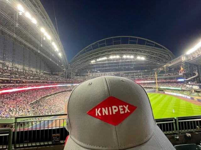 KNIPEX_Tools's tweet photo. The KTLP team spent last Friday night under the lights watching the @Cubs take on the @Brewers. Great outing for our team & even better watching the Cubbies win!
#KNIPEXTools #KNIPEXUSA #KNIPEXNorthAmerica #KTLP https://t.co/gVfSfXtDIO