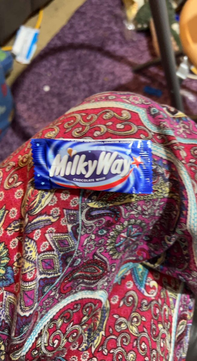NotUzay's tweet photo. @milkyway just had a packet witg just air in it unopened no chocolate 🥲 https://t.co/t81u5UChuV