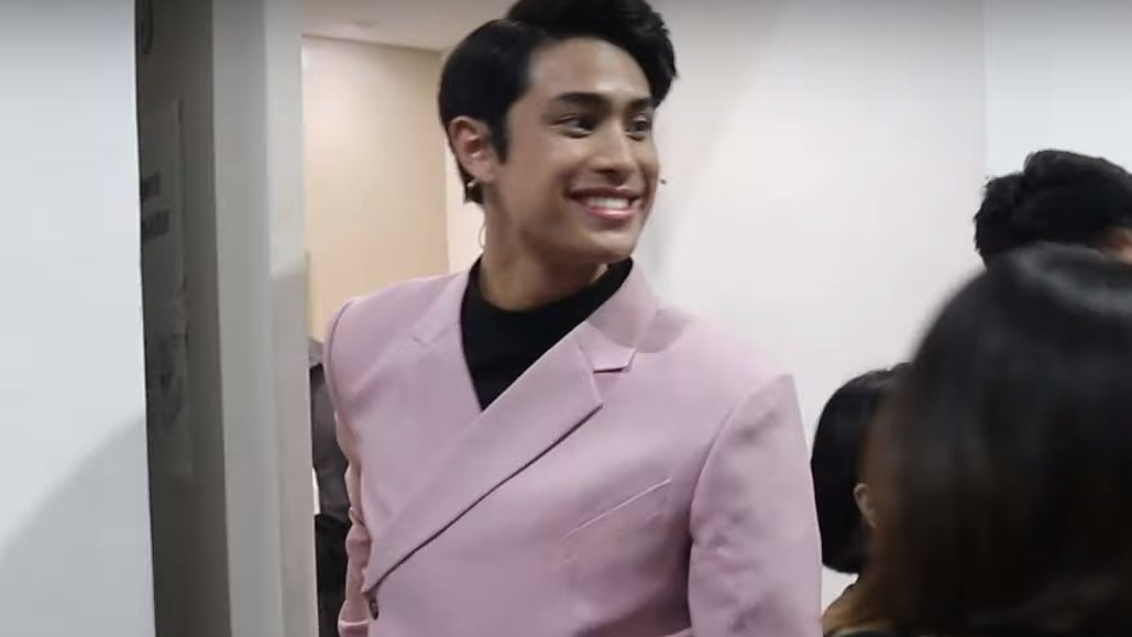 DONNY'S FACE WHEN HE SAW BELLE 😭 she indeed lights up the room when she enters!! plus whipped lang talaga si donny hahhahahs

watch it here: youtu.be/NCqvcycrwYo

#DonBelle | #HIHAllAccessConcert
#DonnyPangilinan | #BelleMariano