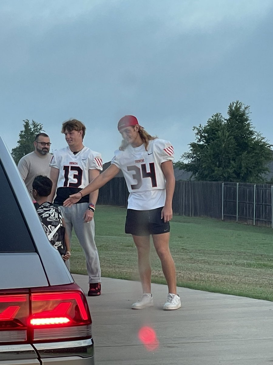 chriskeene1's tweet photo. #wearemustang #characterleaders #gameday #gobroncos @C24Hudson @tristenRussell8 https://t.co/RH2yyku97w