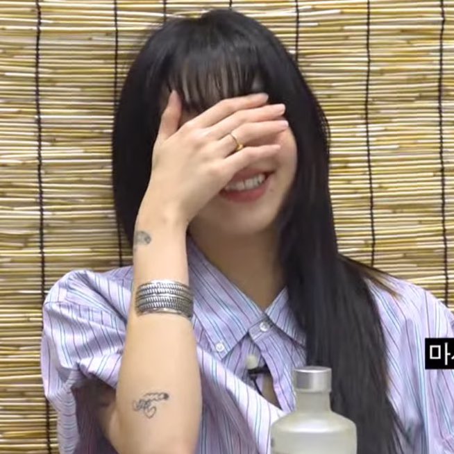 chaeypics's tweet photo. chaeyoung and her tattoos out https://t.co/mtkvI9PBvX