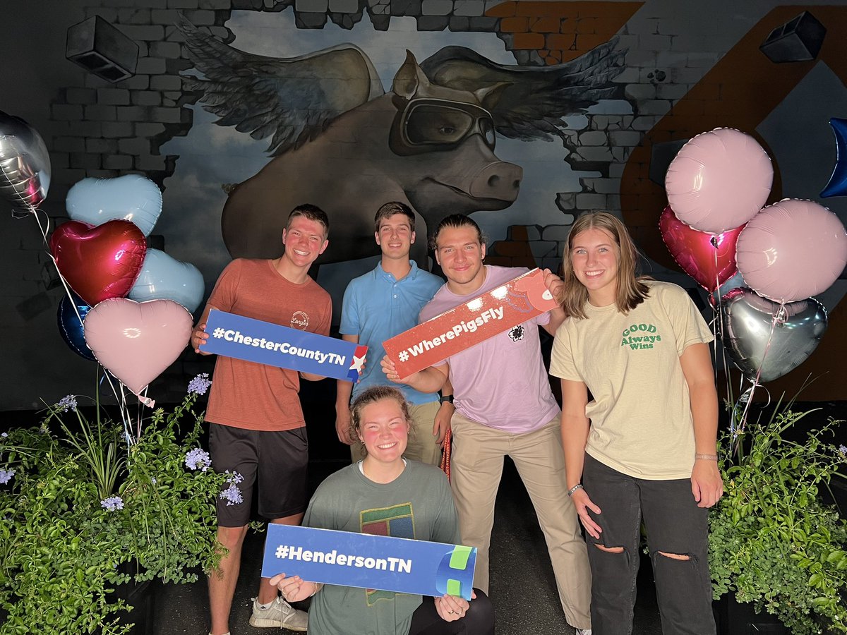 bessoscoffee's tweet photo. 🎸☕️🐷 Two weeks ago, we were thrilled to celebrate the inaugural Welcome Bash! Thank you to American Hope, Avon Park Band, our #BessosFamily and everyone who made it a great night! 

#WherePigsFly
#HendersonTN
#ChesterCountyTN
#Coffee #Service #Community
#WelcomeBash https://t.co/QZQltk9XXl