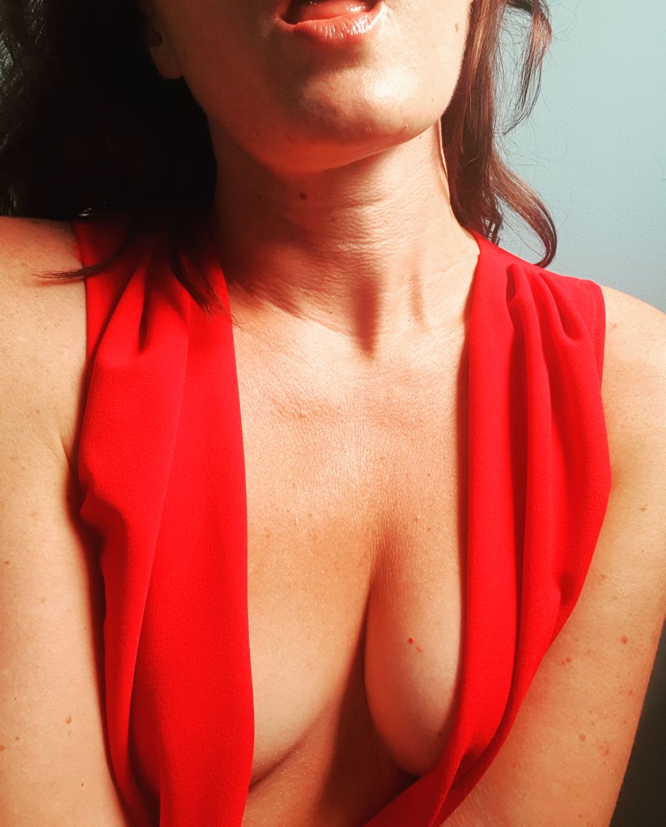 duchess_uk1's tweet photo. Being very naughty today #streamategirl

Find me here - https://t.co/nxuIRL5PED xxx

 #FridayFeeling #friskyfriday https://t.co/uFe475VhfY