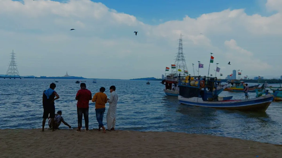 technoyupp's tweet photo. / sath / hath / ek sath / beach pe

#bombay #mumbai #beach #love #family #bond #standalone https://t.co/vpNNhe0D7Q