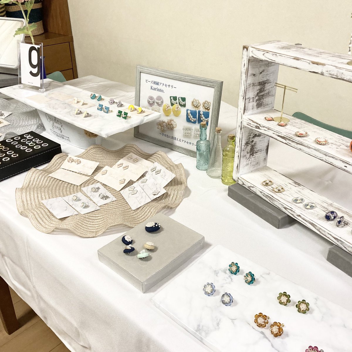 karinto_0513's tweet photo. 初めてのイベント出店に向けて⓸
セッティングしてみました✴︎
お客様の立場に立って
想像力を駆使して…
まだまだやることが山積みです
#イベント出店準備記録
#ビーズ刺繍アクセサリー
#チャレンジ https://t.co/799SpxuSWw