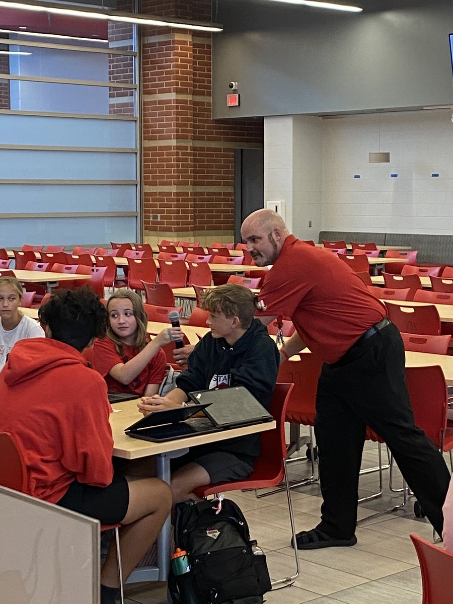 StallworthPCMS's tweet photo. The inaugural meeting of @DrMackzum ‘s PCMS Principial Leadership Council. Finding new ways to accentuate Student Voice and making #DifferenceMakers. @VikingDiffSuper #VikingDiff https://t.co/WKxwIjpVRk