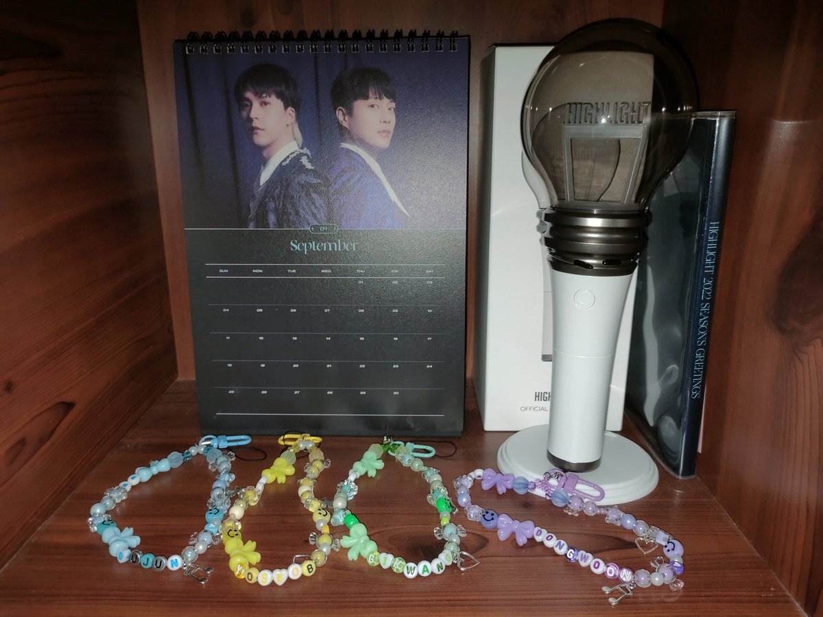 xxibihanbin's tweet image. ✨ HELP RT 🇲🇾 ✨
Let&apos;s make your lightstick extra beautiful with a beads strape 😍
✨ RM 15 each * not inc postage
✨ Can customize any kpop group or name and choose color and beads
✨ Free Gift 
✨ Help rt thank you 🫶🏻🥰💙💛💚💜💙💙💙💙
#PasarKpop #PasarHighlight #PasarWinner