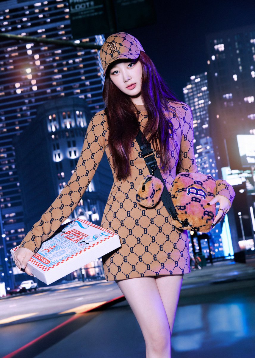 Gishaelle's tweet photo. A new pictorial collection from MLB also got released a few days ago! This time with the new collection, I was trying to do the pose of pizza girl. Oh, did I look like that delivery girl who send everyone with delicious pizza, no? https://t.co/L0qTJrYS4Z