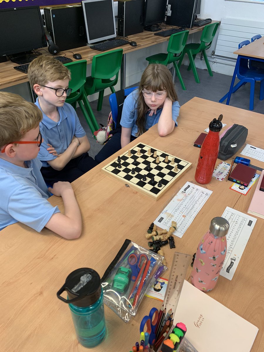 FaughartCNS's tweet photo. Our journey to chess Grandmasters has begun! In Room 3 we focused on the pawn today during our chess lesson with the help of @Ficheall_ie videos! Some interesting tactics on show! ♟♟  #checkmate https://t.co/6dDGBB31Hv