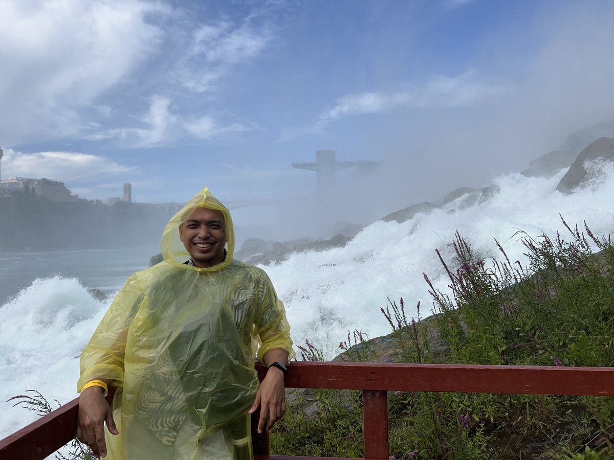 AlanKilantang's tweet photo. ...at Niagara Falls (US side) https://t.co/c9lXngxR6x