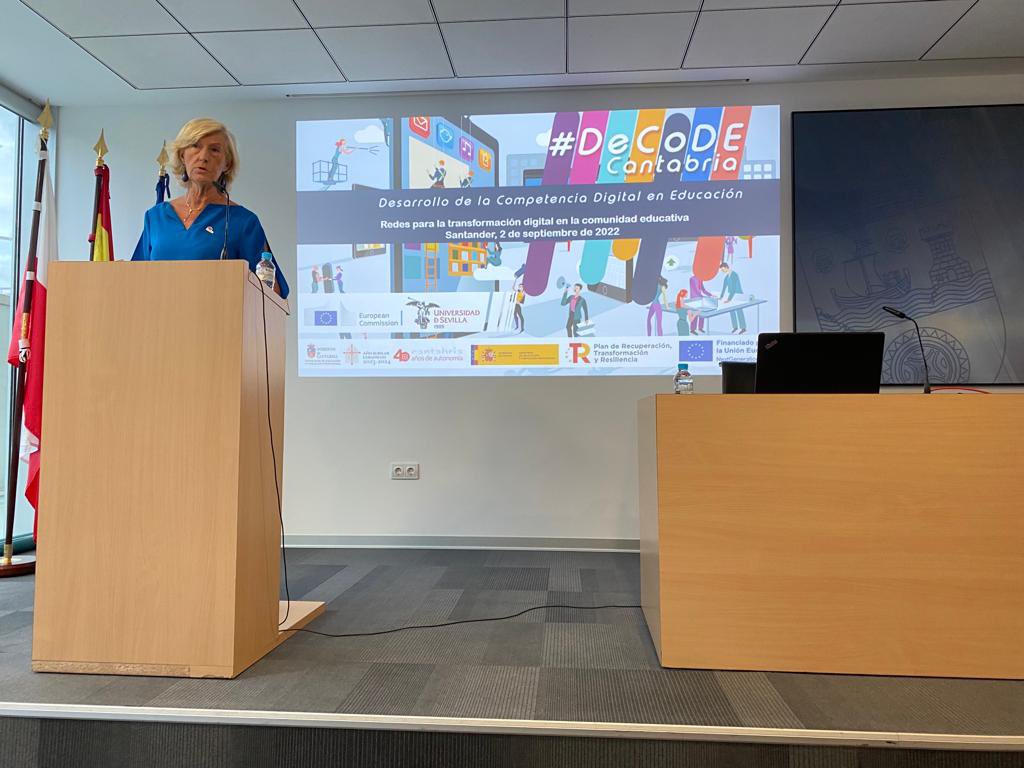 rominacachia's tweet photo. Honoured to open the event with the Consejera de Educacion @LomboMarina to present together with @sirCesarHerrer @isidromj, Daniel &amp; @fransanto how a regional network can improve the digital transformation of schools using @SELFIE_EU to design a #digitalactionplan #decode https://t.co/uQlv5NuBP1