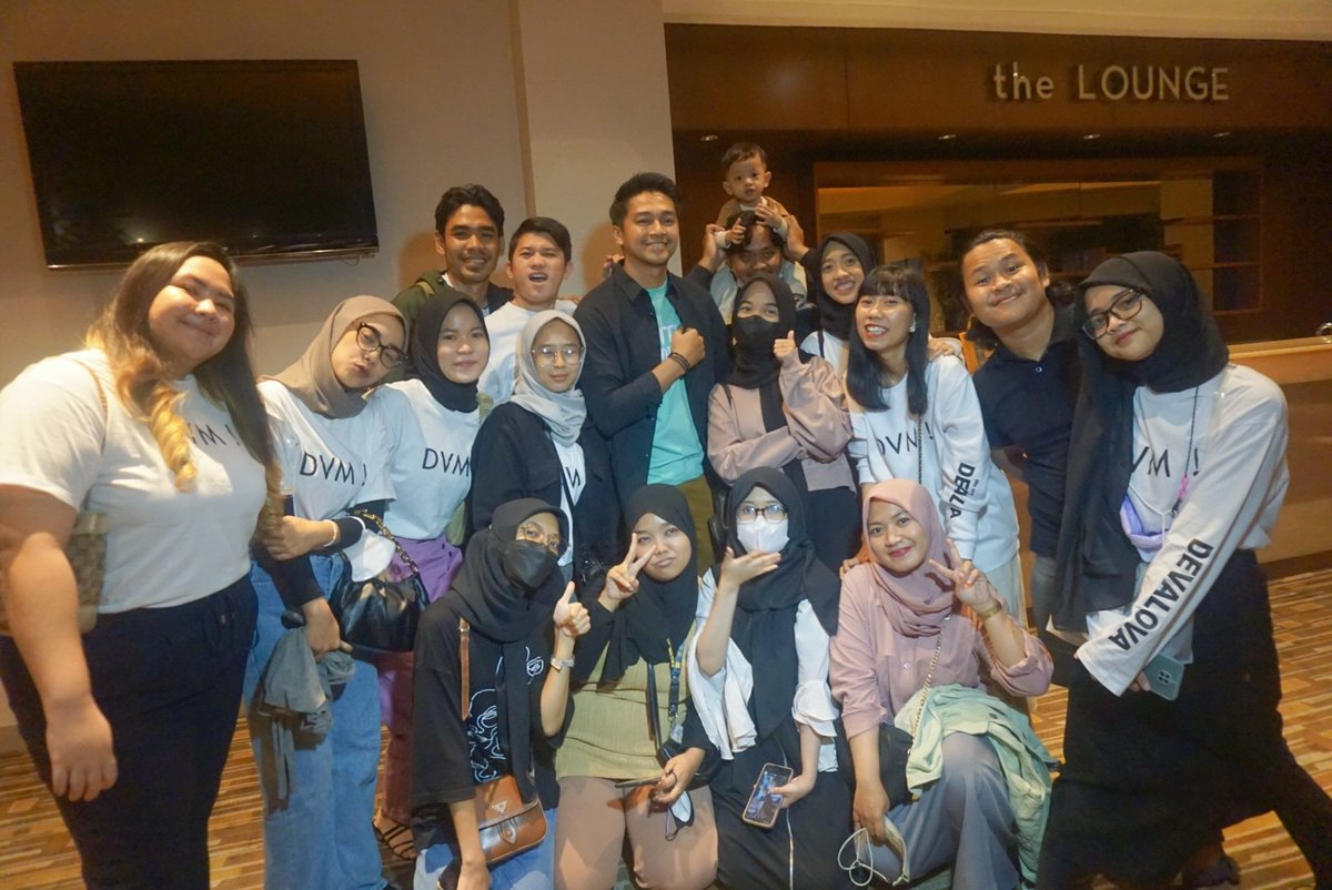 devalova_'s tweet image. We Love ka @DevaMahenra 💙
Kita devalova akan selalu support setiap karya indahmu yang selalu kita rindukan 😃🤗