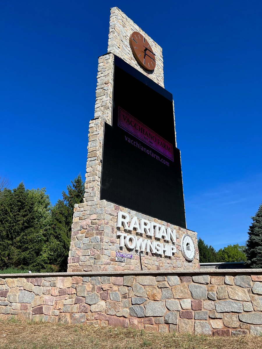 QuarryCutStone's tweet photo. QuarryCut Stone - 70%Crystal Creek 30%Plum - Squares &amp; Strips. #QuarryCut #QuarryCutStone #QuarryCutVeneer #StoneVeneer #VeneerStone #RealStone #ThinStone #ThinStoneVeneer #BuildingStone #CustomHomes #AmericanStone #AmericanQuarries #AmericanOwned #Masonry #StoneMasonry https://t.co/c2suruW9p3