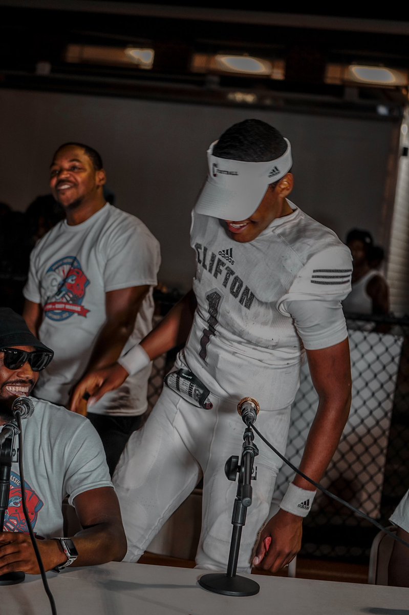 Clerc_Ent's tweet photo. @PuttinUpPoints #ClercEnt #CliftonNj #CliftonHighSchoolFootball https://t.co/KH55mde0H2