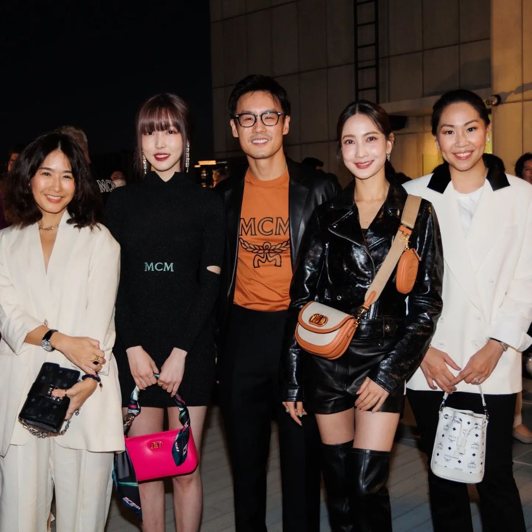 PicsCYN's tweet photo. [INSTAGRAM] 220902 Praew Magazine's post with @konnect_YUJU

YUJU with Thailand Actress Natapohn Tameeruks, Rapper Reddy and more.

🔗 https://t.co/l7rltzN3f7

#YUJU #유주 #GFRIEND #여자친구 @konnect_YUJU https://t.co/PCs3r0jMpm