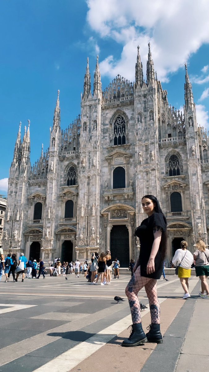 realmarsx's tweet photo. Who’s paying for my shopping in Milan? 🥰
#FinDom #finsub #findomaus #brat #shoppingsub #beemit #shopping #wishlist https://t.co/jv8cELV316