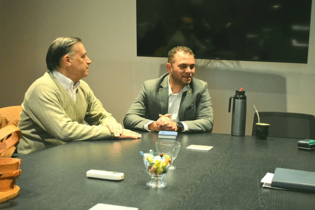 Centro Comercial e Industrial de Salto.
Comisión de Transporte del CCIS.
Tratando temas del transporte y movilidad de la ciudad de Salto, enfocados en lo comercial, en la producción y lo social.
 <a href="/Diputadosuy/">Diputados UY</a>.
<a href="/rodrigoalberna3/">Rodrigo Albernaz</a> <a href="/liclerete/">Lic. Alfonso Lereté</a> <a href="/varela2121/">Carlos Varela Nestier</a> <a href="/martintf1/">Martín Tierno</a>.