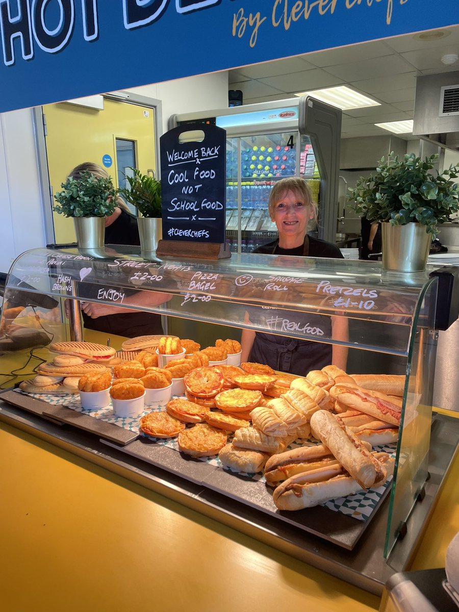 OABrightstowe's tweet photo. Absolutely delighted to be partnered with Clever Chef to provide our students with delicious food ���� https://t.co/s3NzOHHp2a