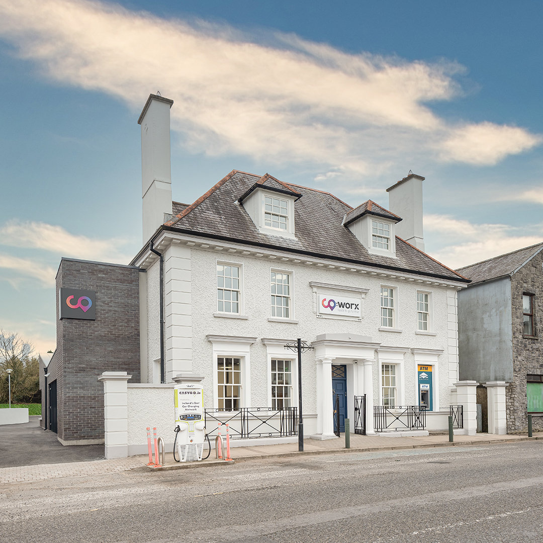 ecologicalbuild's tweet photo. New to our website project gallery, this c.1915 former bank appears on the National Inventory of Architectural Heritage. Here, the old #solidstone walls were insulated with #Gutex woodfibre boards and plastered with @lime_products👷 Sandar Construction https://t.co/RGGc1SxgxA https://t.co/lTH21oPzHS