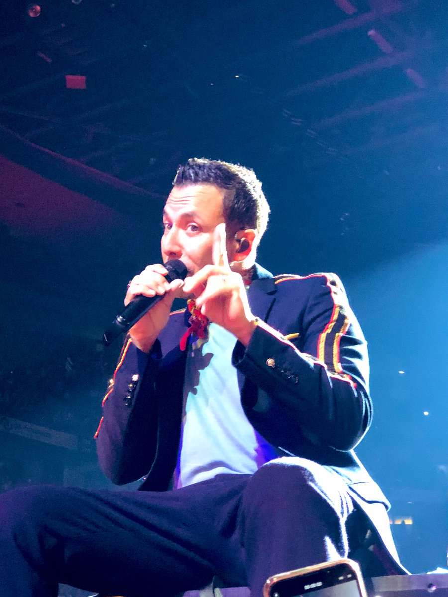 favouritecylon's tweet photo. The DNA Circle was worth every penny 🥹💖 @backstreetboys #BackstreetsBack  Yes, I touched hands with @howied 🥰 https://t.co/4x4pJXN9qT