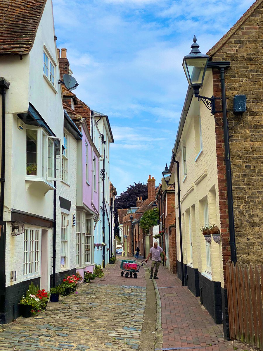 paul_winginit's tweet photo. Why has nobody ever told me that Faversham is a lovely town?? 🤩 ☀️ 🏴󠁧󠁢󠁥󠁮󠁧󠁿 https://t.co/lFE6irwcAq