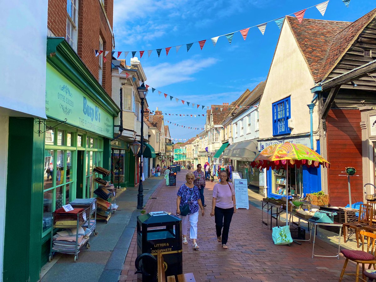 paul_winginit's tweet photo. Why has nobody ever told me that Faversham is a lovely town?? 🤩 ☀️ 🏴󠁧󠁢󠁥󠁮󠁧󠁿 https://t.co/lFE6irwcAq