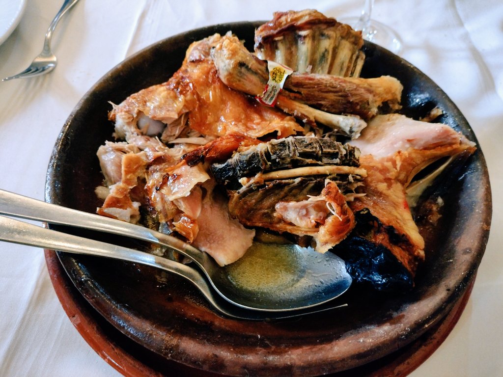 miguel_dionisio's tweet photo. El espectacular asado de cordero de El Rincón del Cojo #Manzaneque 😋 https://t.co/myf6aTCzOM