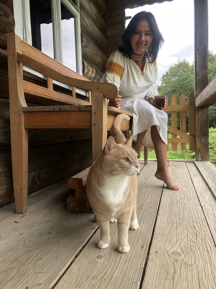 molfarka_shtern's tweet photo. Хто тут головний котічек? #містерфокс #котики #hutzul #lifeinvillage #lifeinmountains #carpathians https://t.co/OB2tdxHxRF