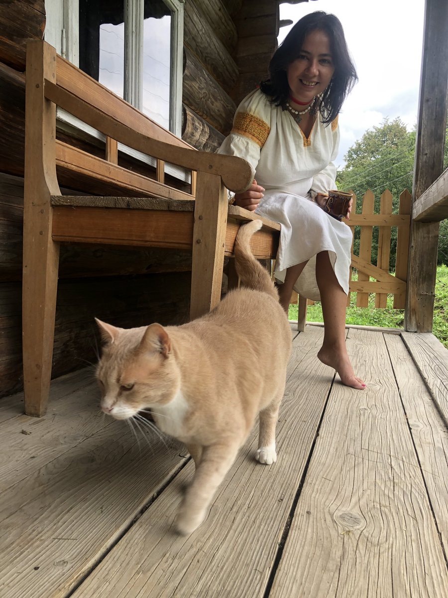 molfarka_shtern's tweet photo. Хто тут головний котічек? #містерфокс #котики #hutzul #lifeinvillage #lifeinmountains #carpathians https://t.co/OB2tdxHxRF