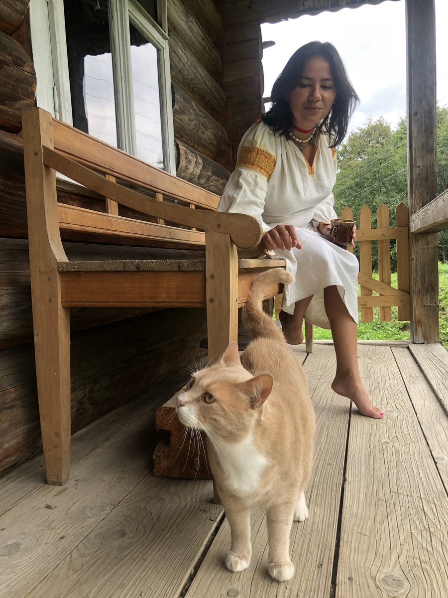 molfarka_shtern's tweet photo. Хто тут головний котічек? #містерфокс #котики #hutzul #lifeinvillage #lifeinmountains #carpathians https://t.co/OB2tdxHxRF