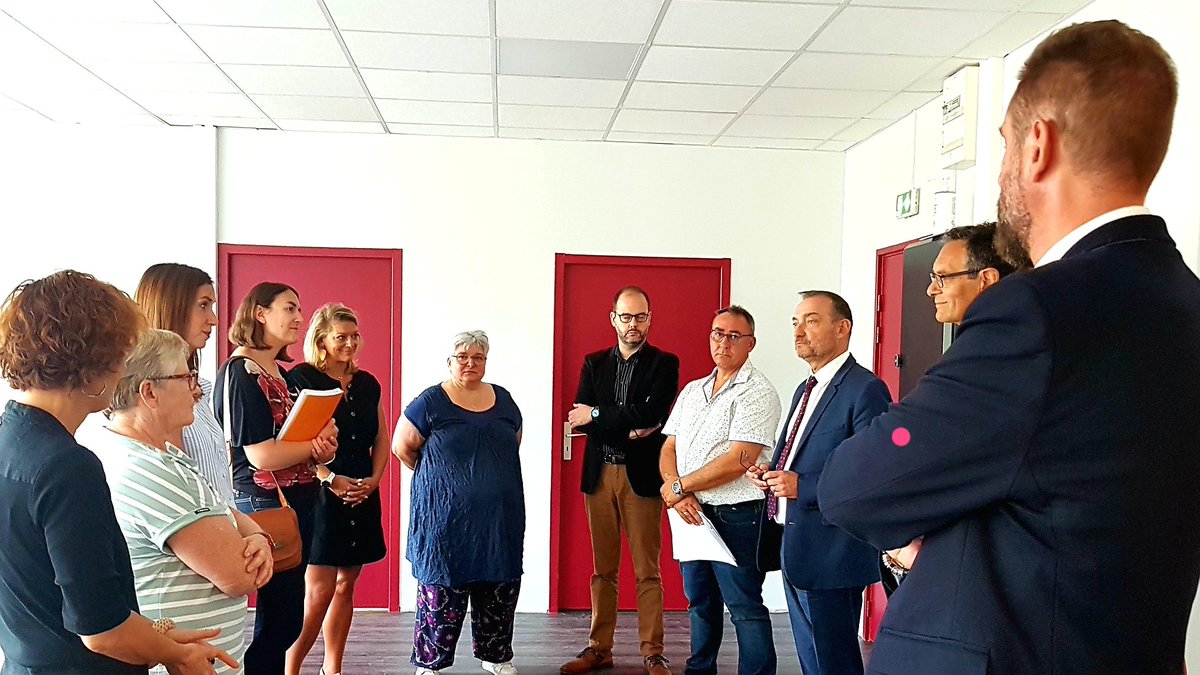 dsden_80's tweet photo. #NonAuHarcelement Élèves et personnels de l'école Jean Zay et du collège de Ponthieu d'@Abbeville80 ont accueilli le #DASEN80, l'#IEN et la référente départementale pour leur présenter les fruits de leur réflexion👏. ✅prévenir ✅intervenir ✅rassurer ✅former ✅accompagner https://t.co/EgsC79bebk