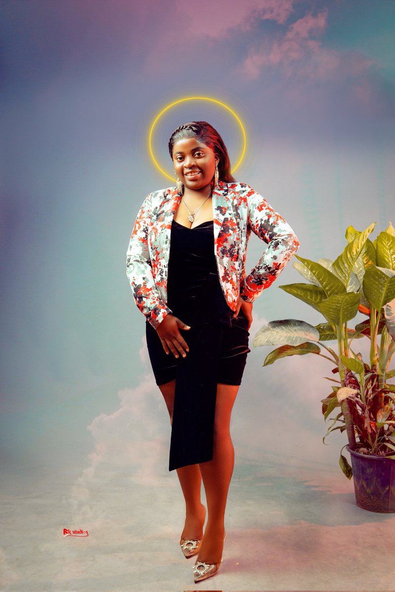 bkstudios237's tweet photo. Happy birthday Doctor Trudy. Shine onโบ๏ธโค๏ธ
#HappyBirthday #love #smile #bkstudios237 #Cameroun https://t.co/YQHx6ikbDp