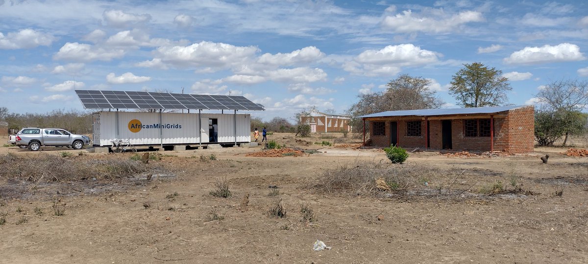 Chilli plants amongst the cash crops grown at Nakatale irrigation scheme. Solar powered pump and cold room are part of the Energy Hub services serving this community. EASE project -&gt; partnership of <a href="/EEEStrathclyde/">EEE Strathclyde</a> and <a href="/ComEnergyMalawi/">Community Energy Malawi</a> backed by <a href="/ScotGovID/">ScotGovID 🏴󠁧󠁢󠁳󠁣󠁴󠁿</a>