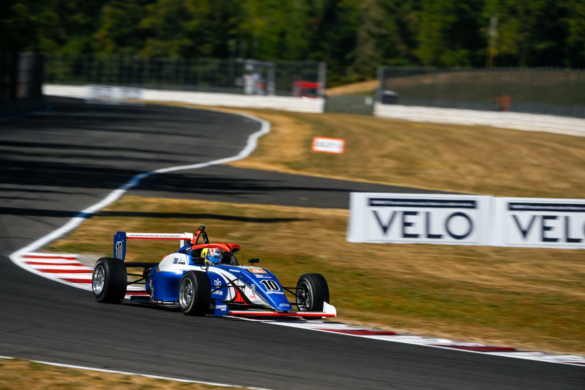 We have an extremely busy day at the office! 

➡️ Qualifying - 9:05 AM PDT
➡️ Race 1 - 11:20 AM PDT
➡️ Autograph session - 1:40 PM PDT
➡️ Race 2 - 4 PM PDT

Be sure to tune in on the Road to Indy app for both races!

📸: Gavin Baker