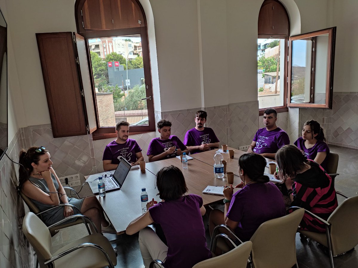 LupusMalaga's tweet photo. El diagnóstico cambia nuestra vida para siempre, aunque no queramos. Muchas veces, como en el caso d muchos jóvenes, no se les nota. No hablan sobre lo q sienten. Por eso es importante q tengan una sesión especial para ellos en la q se sientan cómodos para hablar. Sigue ⤵️ https://t.co/82dl9R2cL0