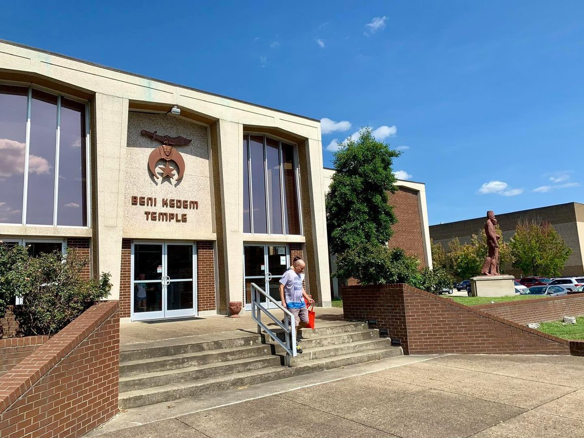 chardistrun's tweet photo. The 2022 Charleston Distance Run final registration and race packet pick-up is today at Beni Kedem Temple from 3 pm to 8 pm. 

While you’re there, be sure to join us for our Pasta Party Dinner from 4:30 pm until 8 pm! https://t.co/91I3hW6Jv5