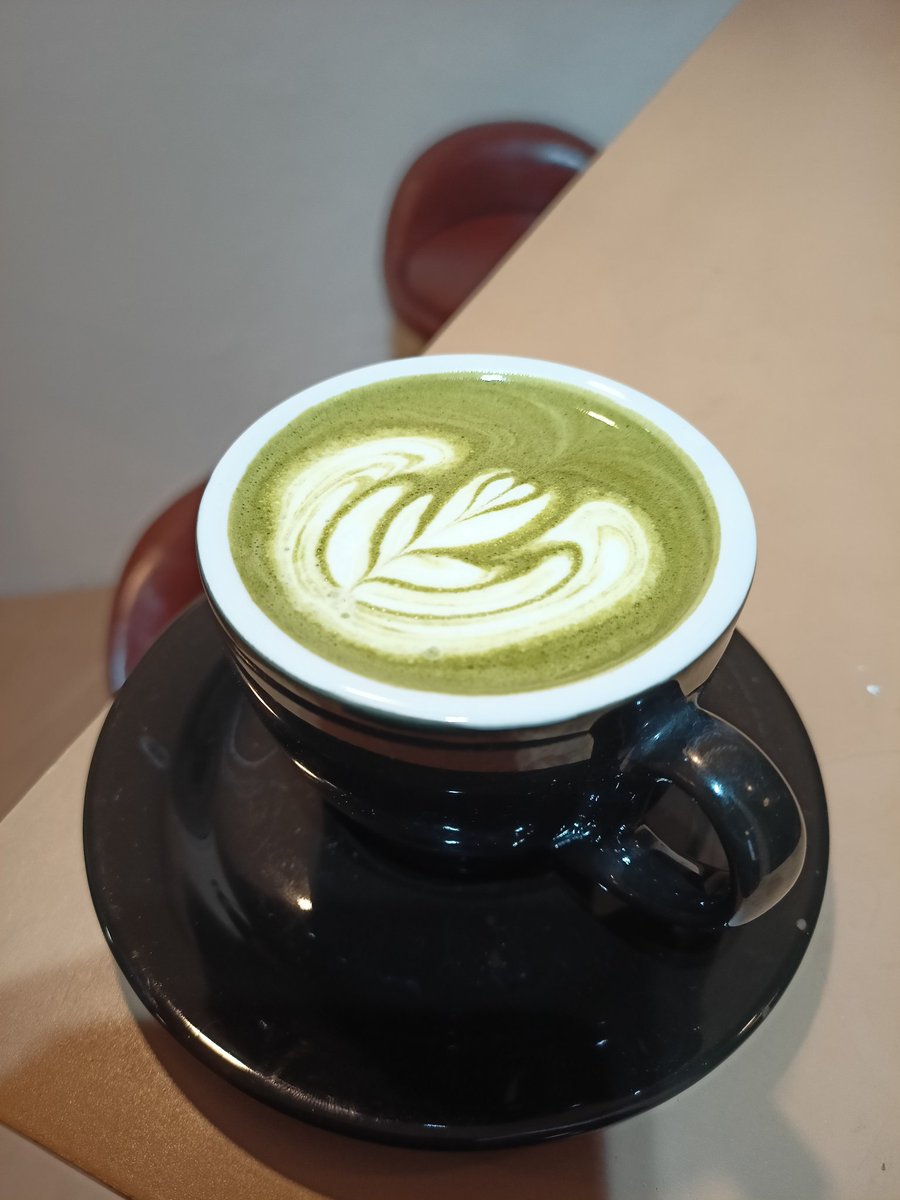 kopihidupbaru's tweet photo. Besok sudah weekend, yuk kita ngumpulin energi dulu dengan ngopi atau minum yang hangat hangat. Hot Matcha Latte ini salah satu pilihan yang bisa kamu coba malam ini. #bdngfess #itbfess #kopi #enak #matchalovers #cafe #infobdg https://t.co/uuPQ0Q2aKz