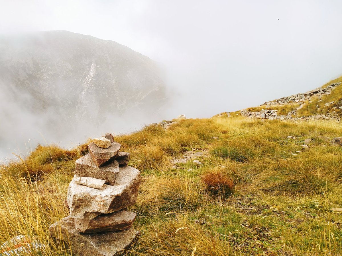 VallyLongo's tweet photo. Le nuvole basse hanno un pregio, cammini veloce e perdi meno tempo in foto e paesaggi🥹 comunque anche quest'anno da diversa provenienza eccoci al passo #Palù
Purtroppo niente passo dei Garofani e torta al rifugio sette Selle in val dei #Mocheni già troppa grazia che non piova https://t.co/f11WcsRR7g