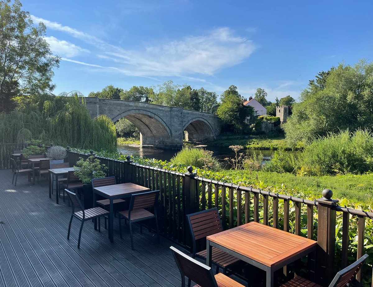 PubstuffLtd's tweet photo. These lovely pics from The George of Piercebridge showing off their beautiful riverside terrace with Riviera outdoor furniture and then a cheeky snap of their Avon and Texas dining chairs #pubstuff #furniture #pub #outdoorfurniture #dining #diningfurniture #diningchairs #outdoors https://t.co/Q8ZeTtiDKn