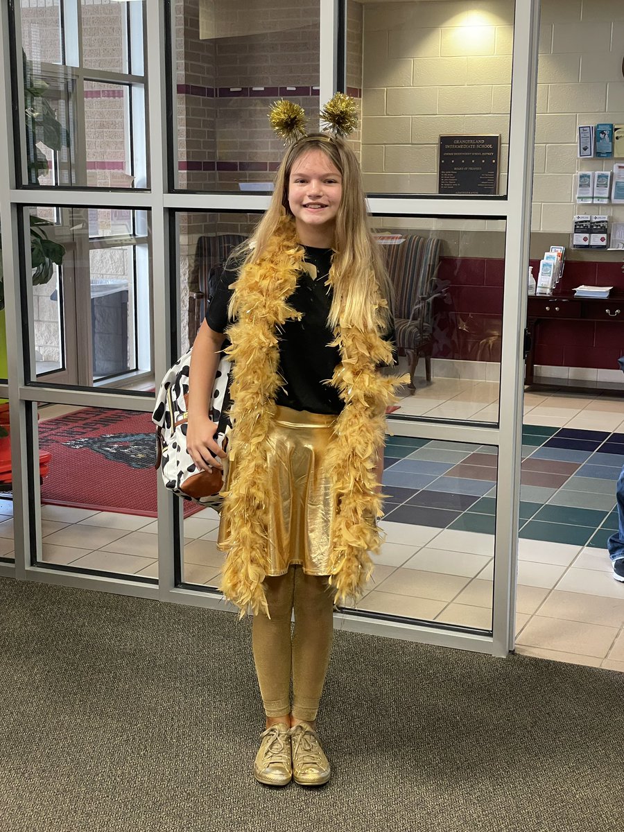 edtechgarza's tweet photo. Gold Out Against Galena Park today!! #WeAreCaneyCreek https://t.co/ryYY1E1vxJ