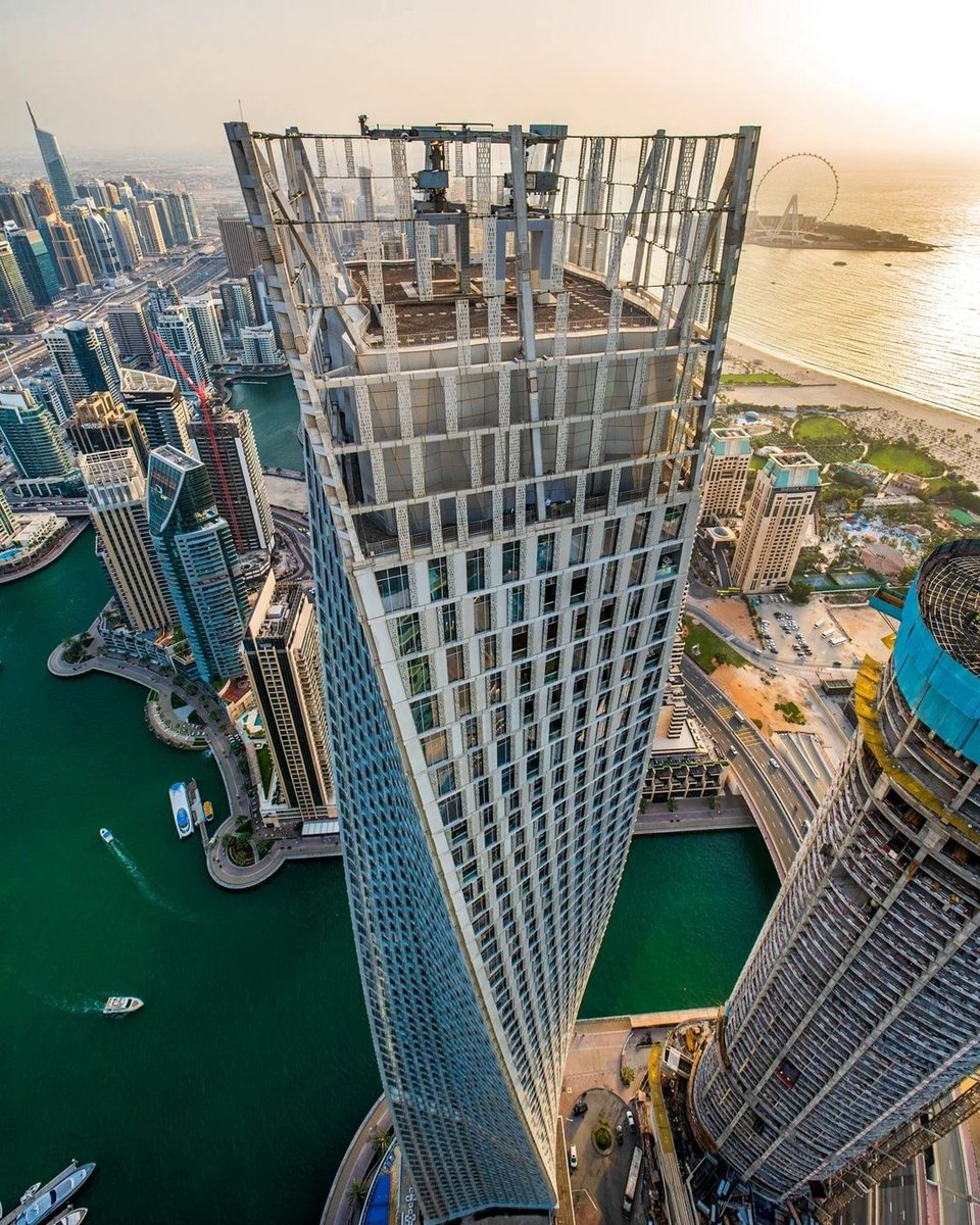 PicsDubai's tweet photo. The one and only Cayan Tower (Twisting Tower). #Dubai #PicsDubai 

Photo by @emarati.83 https://t.co/unzLscIILw