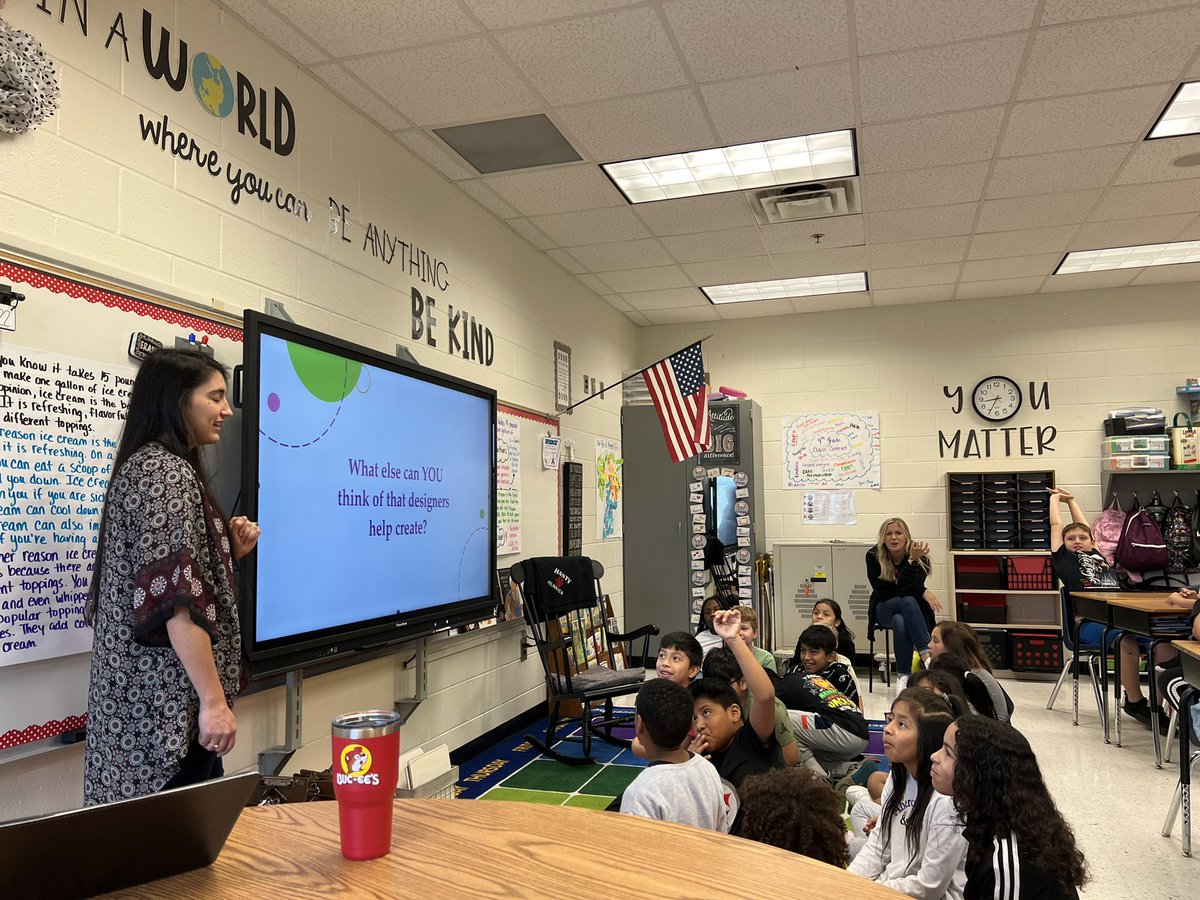 Hasty_Palmieri's tweet photo. Learning about graphic design for our Zoo Atlanta presentations.  We can’t wait to get started! Thank you Ms. Alfieri! @Hasty_Huskies @Beth_Coryell @MRegan0123 @JanetMarotte777 @Bsperry14 @nicolesmith_4th @CStrawser7 https://t.co/uz9rh8HsUC