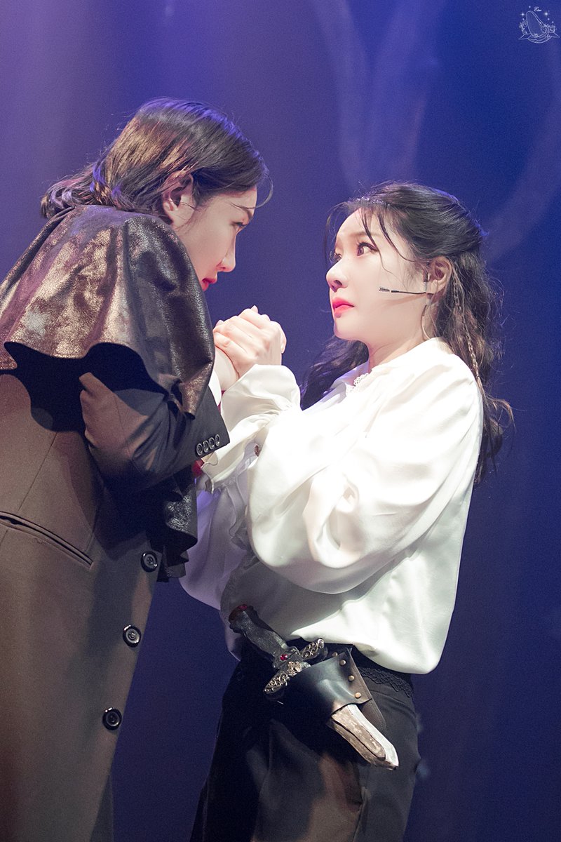 EtaasP's tweet photo. 220901  V 에버 애프터

샤이너 #황한나 
레미 #홍미금

[프란체스를 생각하면] https://t.co/BzeLsZcKPt