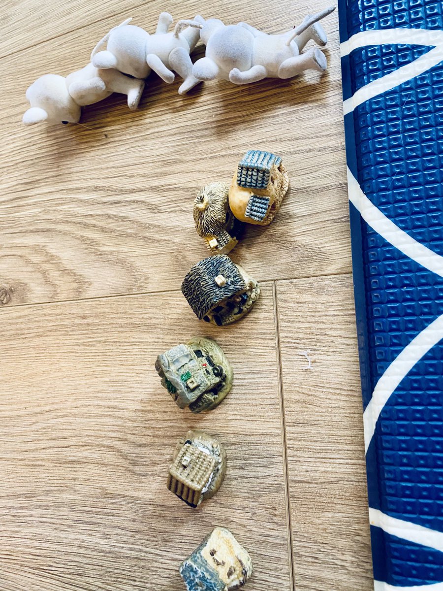 Playing “Pied Piper of Hamelin” with limited resources