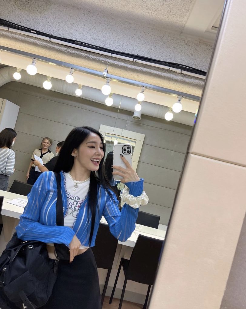 Fiorellamancini's tweet photo. 𝑆𝑖𝑔𝑜 𝑒𝑥𝑖𝑠𝑡𝑖𝑒𝑛𝑑𝑜 𝑎 𝑚𝑒𝑑𝑖𝑎𝑠, 𝑝𝑒𝑟𝑜 𝑙𝑜 ℎ𝑎𝑔𝑜. https://t.co/VRQUvQxkAe
