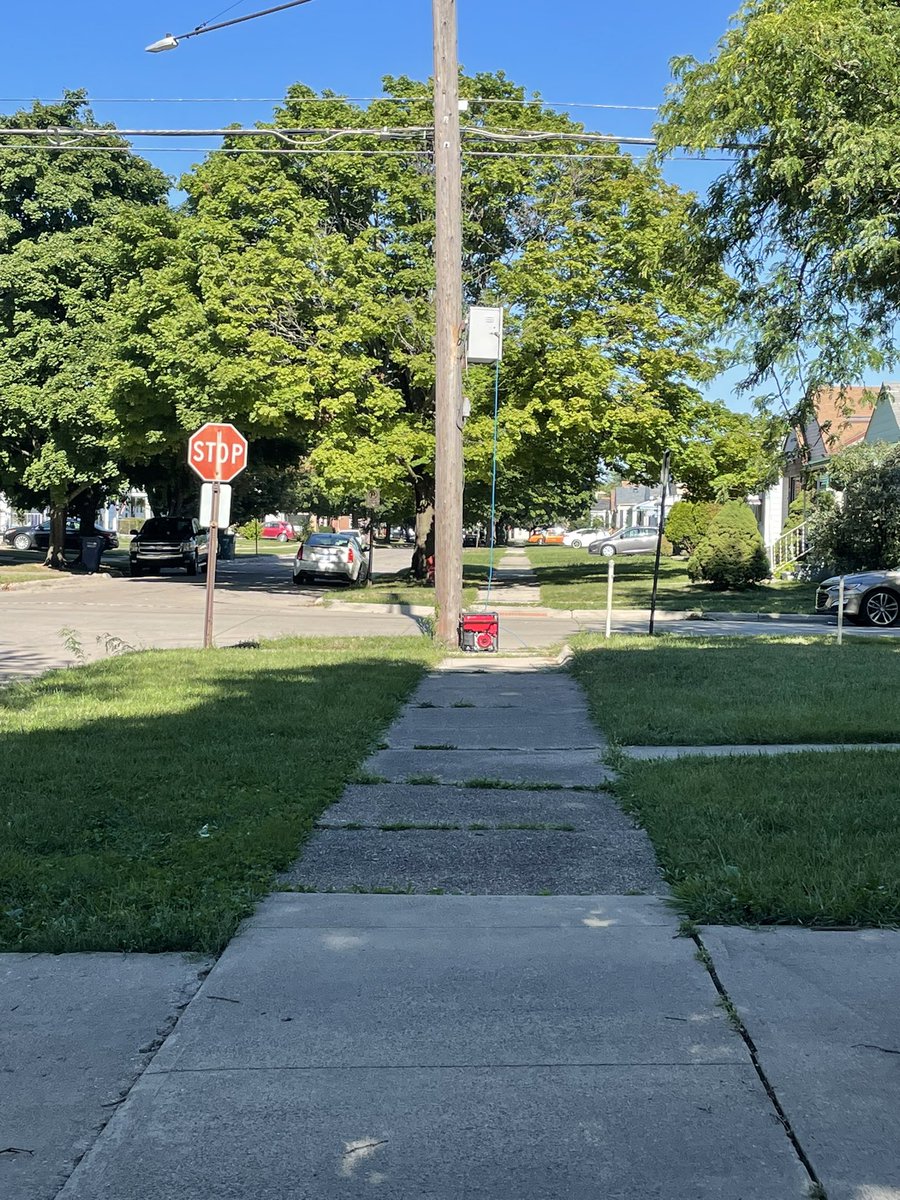 hope_renaud's tweet photo. Day 4—Nothing says make the switch like @Xfinity  bringing out a generator to temporarily fix their outages but @Uverse  “has no idea” and can give no info at all as to when our outage will be fixed. 🙄🥴 https://t.co/OZ4EEjQTdf