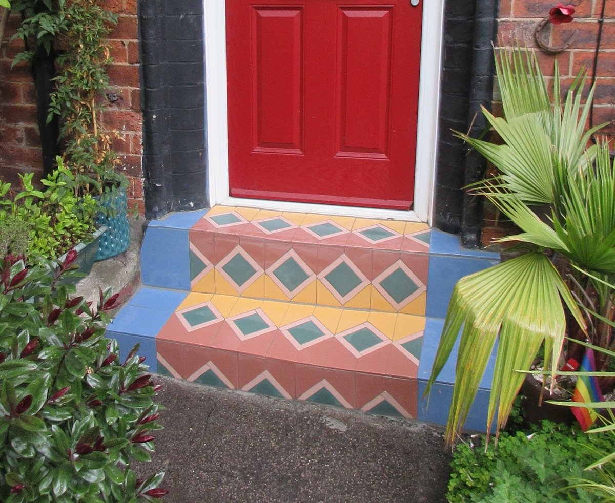 tilesandmosaics's tweet photo. Which is your favourite out of these amazing patterned tiled front steps? 

We can’t decide, vote 1 or 2 in the comments.

#PatternedTiles #OutdoorTiles #PatternedFloorTiles https://t.co/sePkRasYoe