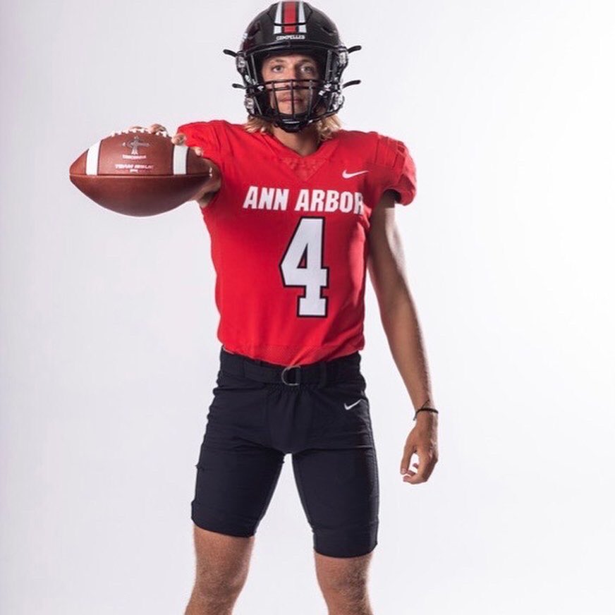 TommyWallis1's tweet photo. Wishing @codywallis2001 a very Happy 21st Birthday!!! I hope you have the best day! So proud of you! Love you son! 💪🏈🎁🎊🎈🎂🎉🥳 https://t.co/hbQZWYT0rz