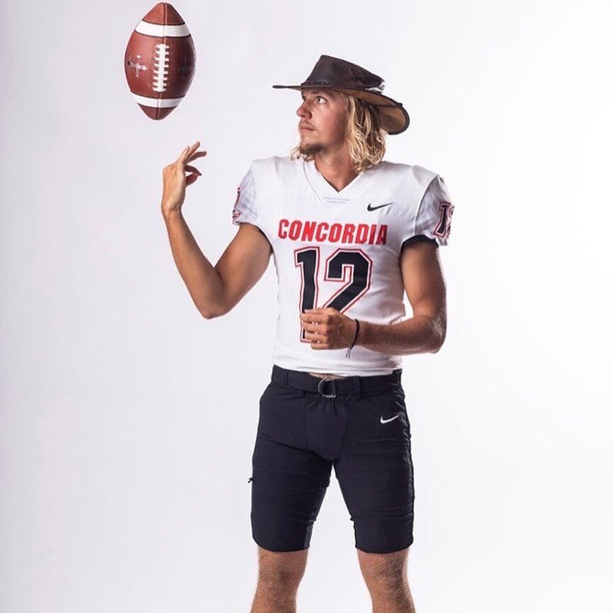 TommyWallis1's tweet photo. Wishing @codywallis2001 a very Happy 21st Birthday!!! I hope you have the best day! So proud of you! Love you son! 💪🏈🎁🎊🎈🎂🎉🥳 https://t.co/hbQZWYT0rz